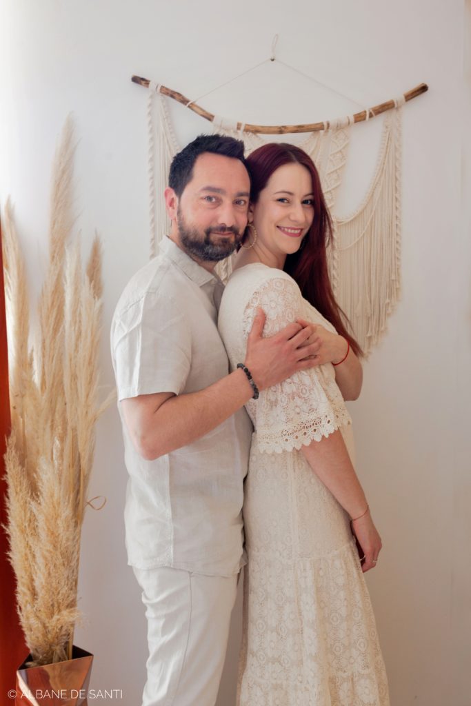 couple bohème en studio photo