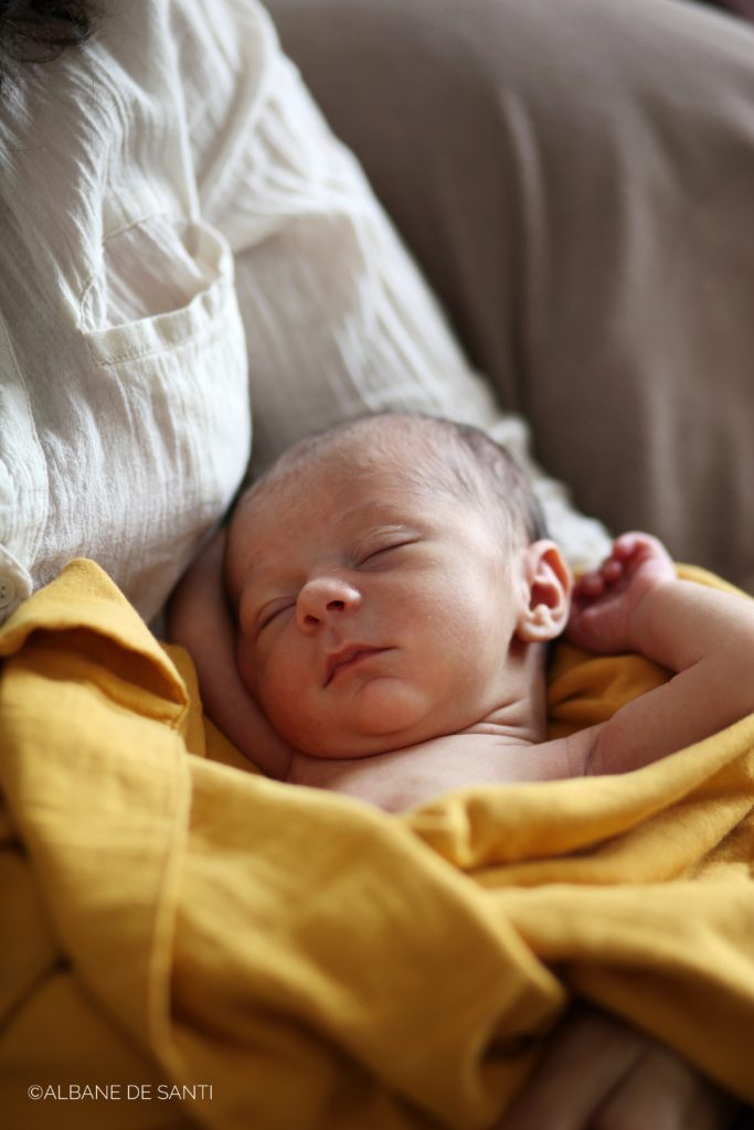 moment famille autour du bain thalasso bébé à Brive